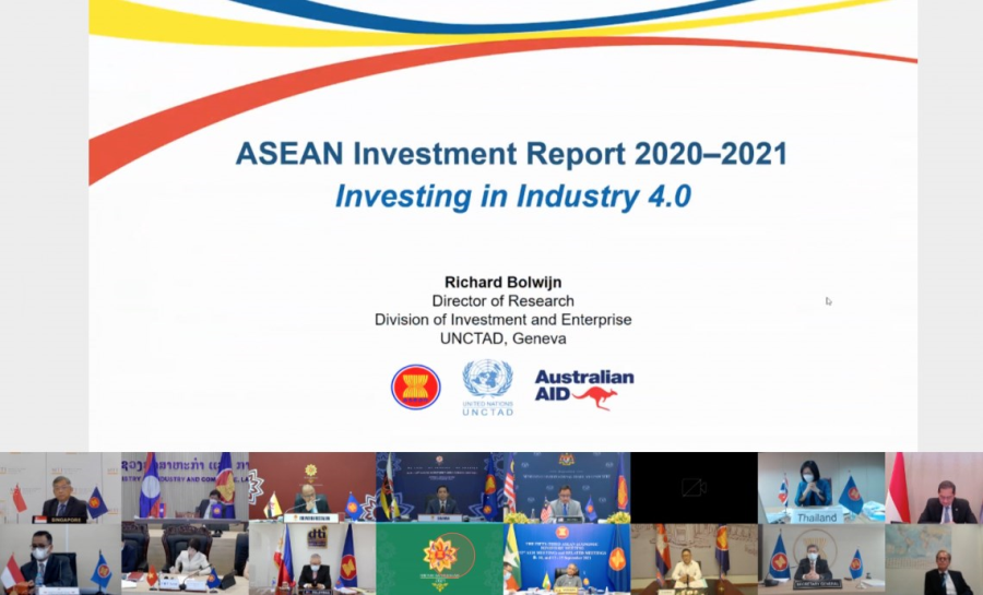 ASEAN Investment Report 2020-2021 presentation with online participants visible below.